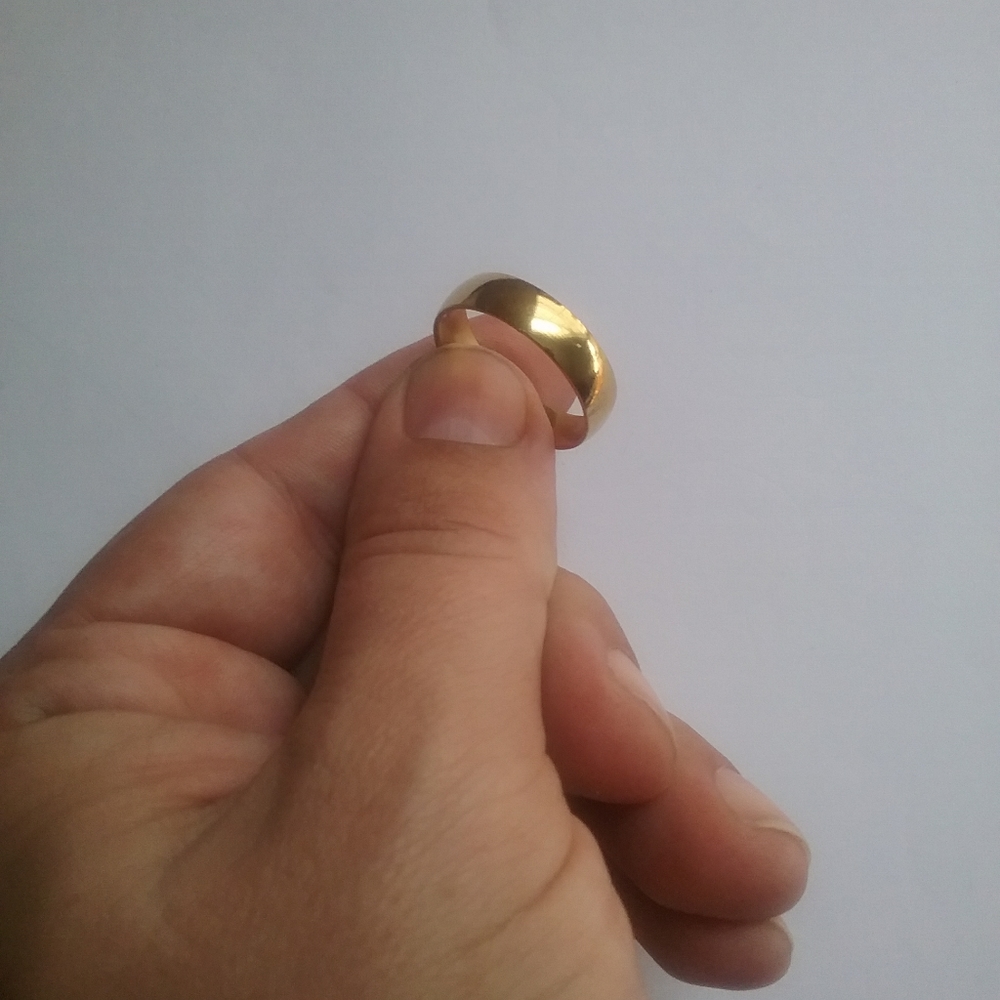 Gold Ring - Picture 2 of 4
